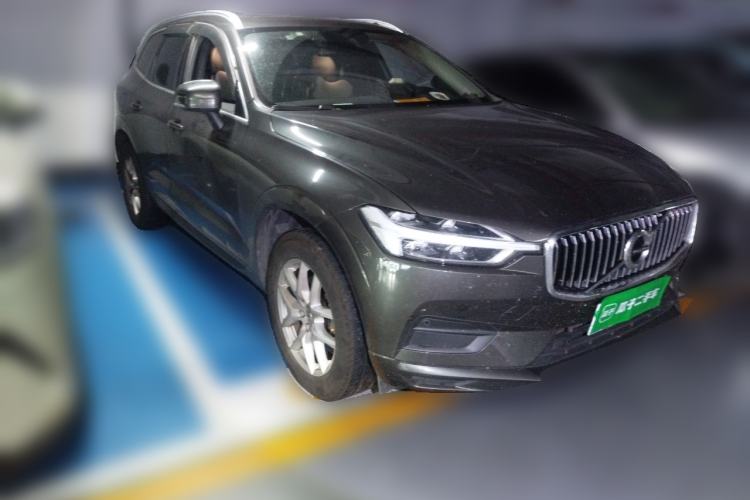 Used Volvo XC60 2019 T5 4x4 Smart Edition China VI Standard Front Right 45 Deg