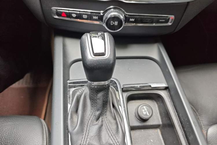 Used Volvo XC60 2019 T5 4x4 Smart Edition China V Standard Gear Lever