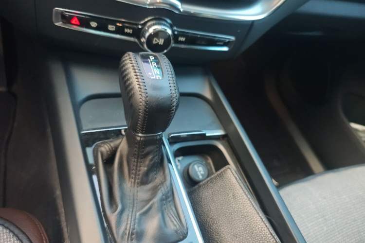 Used Volvo XC60 2019 T5 4x4 Smart Edition China V Standard Gear Lever