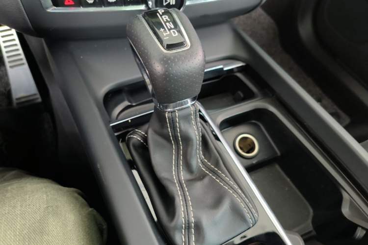 Used Volvo XC60 2019 T5 4x4 Smart & Dynamic Sport Edition China VI Standard Gear Lever