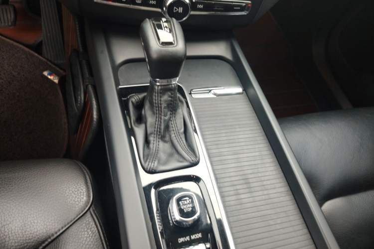 Used Volvo XC60 2019 T5 4x4 Smart Edition China V Standard Gear Lever