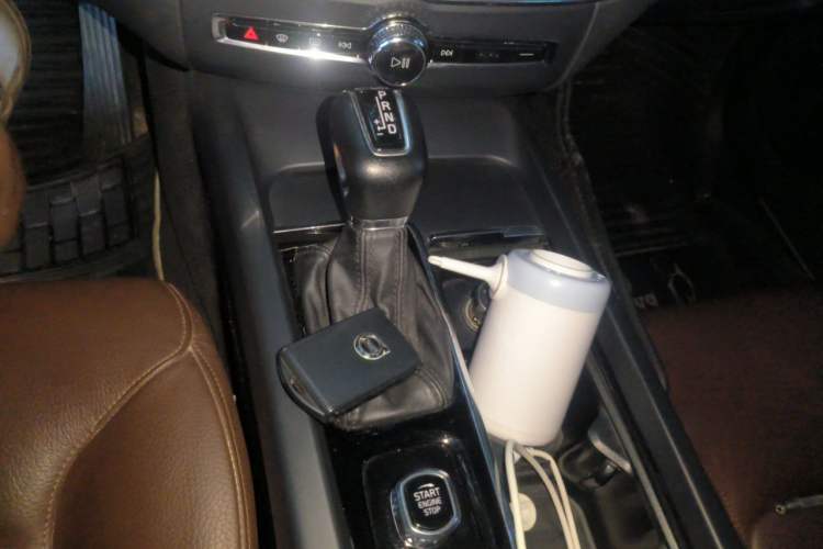 Used Volvo XC60 2019 T5 4x4 Smart Edition China VI Standard Gear Lever