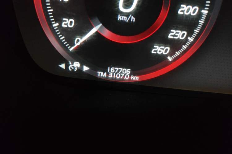 Used Volvo XC60 2019 T5 4x4 Smart Edition China V Standard Odometer Close Up