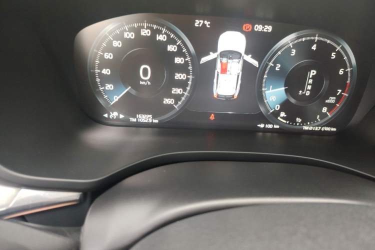 Used Volvo XC60 2019 T5 4x4 Smart Edition China V Standard Odometer Close Up