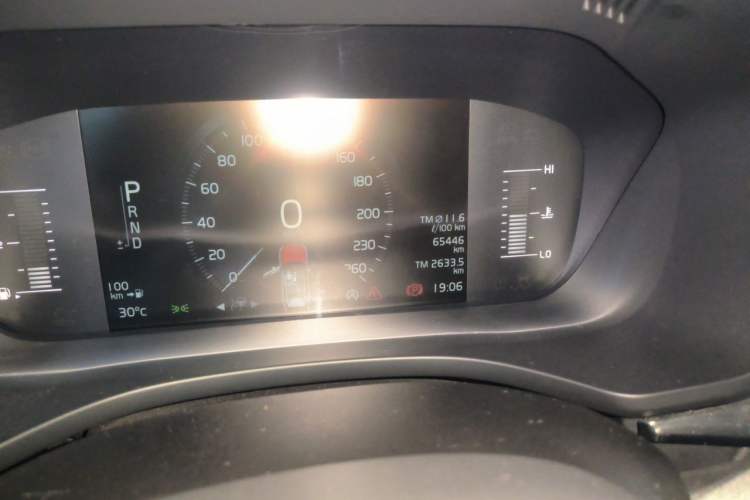 Used Volvo XC60 2019 T5 4x4 Smart Edition China VI Standard Odometer Close Up