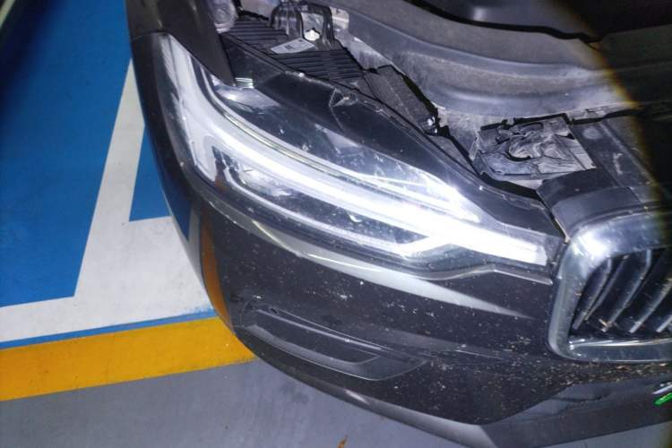 Used Volvo XC60 2019 T5 4x4 Smart Edition China VI Standard Right Front Headlight