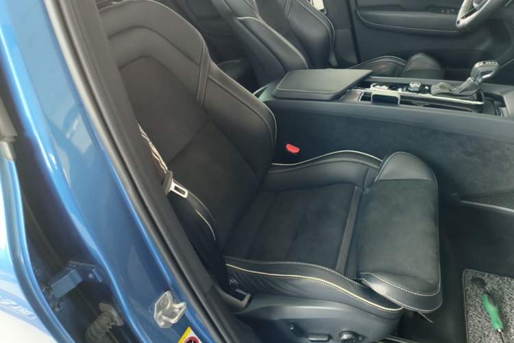 Used Volvo XC60 2019 T5 4x4 Smart & Dynamic Sport Edition China VI Standard Right Front Seat