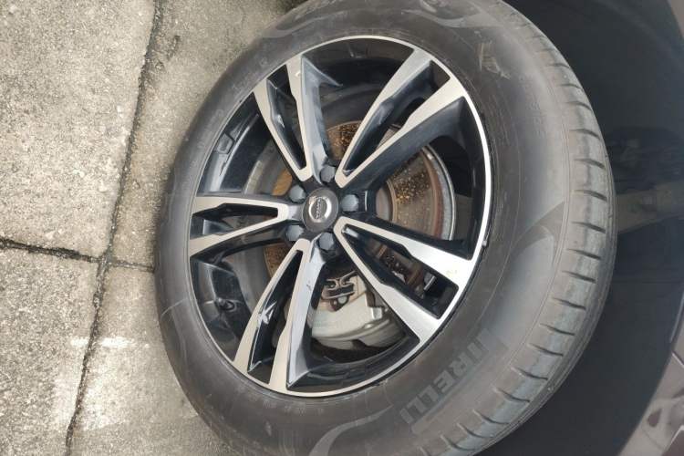Used Volvo XC60 2019 T5 4x4 Smart Edition China V Standard Right Front Wheel Hub