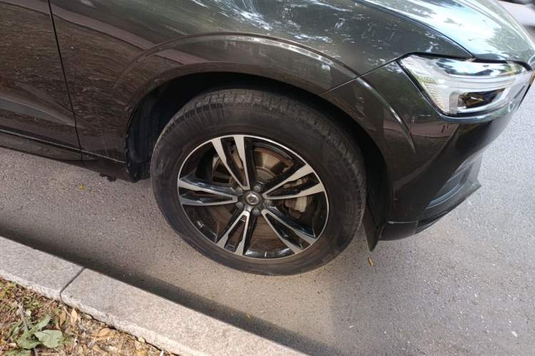 Used Volvo XC60 2019 T5 4x4 Smart Edition China V Standard Right Front Wheel Hub
