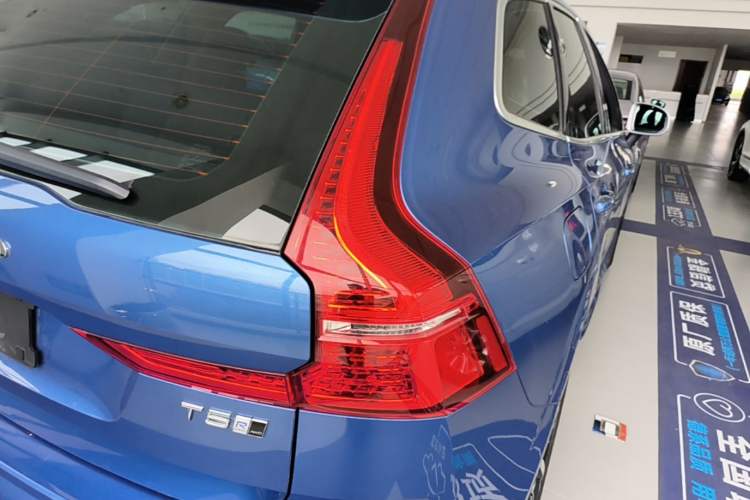 Used Volvo XC60 2019 T5 4x4 Smart & Dynamic Sport Edition China VI Standard Right Rear Taillight