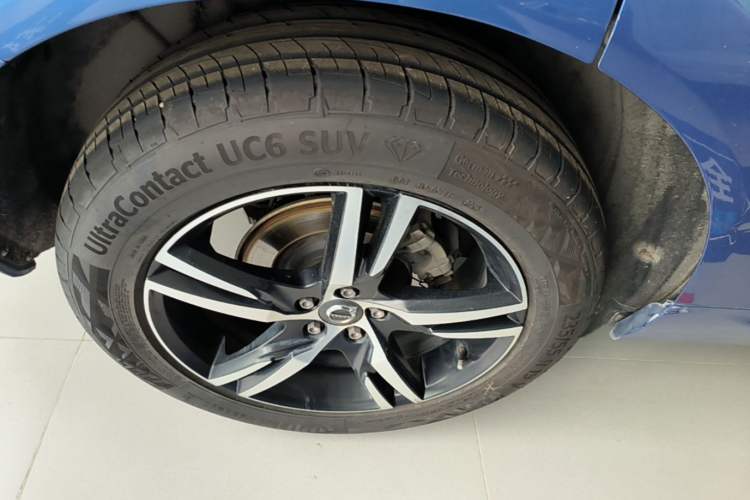 Used Volvo XC60 2019 T5 4x4 Smart & Dynamic Sport Edition China VI Standard Right Rear Wheel Hub