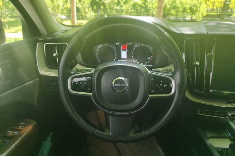 Used Volvo XC60 2019 T5 4x4 Zhiya Luxury Edition China V Standard Steering Wheel