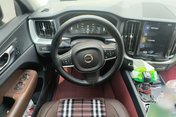 Used Volvo XC60 2019 T5 4x4 Smart Edition China V Standard Steering Wheel
