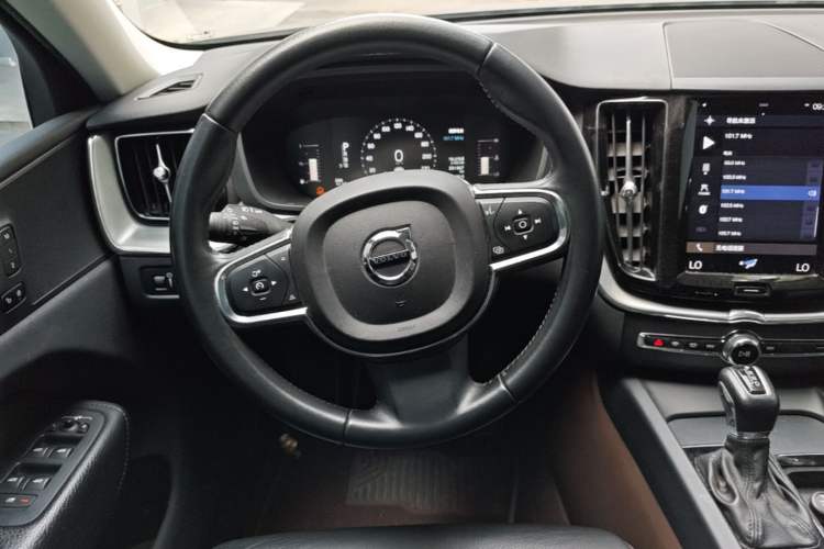 Used Volvo XC60 2019 T5 4x4 Smart Edition China V Standard Steering Wheel