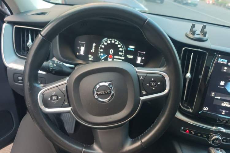 Used Volvo XC60 2019 T5 4x4 Smart Edition China V Standard Steering Wheel
