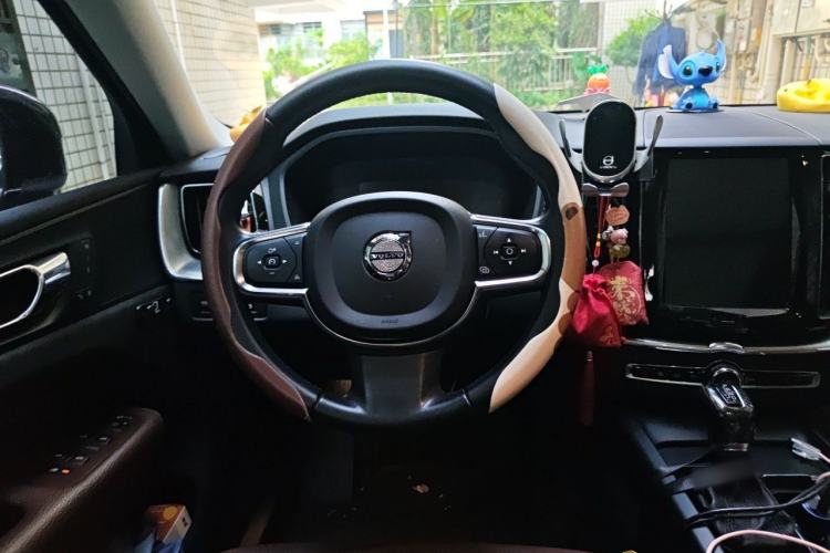 Used Volvo XC60 2019 T5 4x4 Smart Edition China VI Standard Steering Wheel