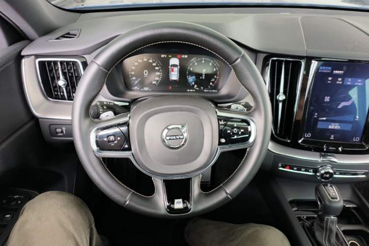 Used Volvo XC60 2019 T5 4x4 Smart & Dynamic Sport Edition China VI Standard Steering Wheel