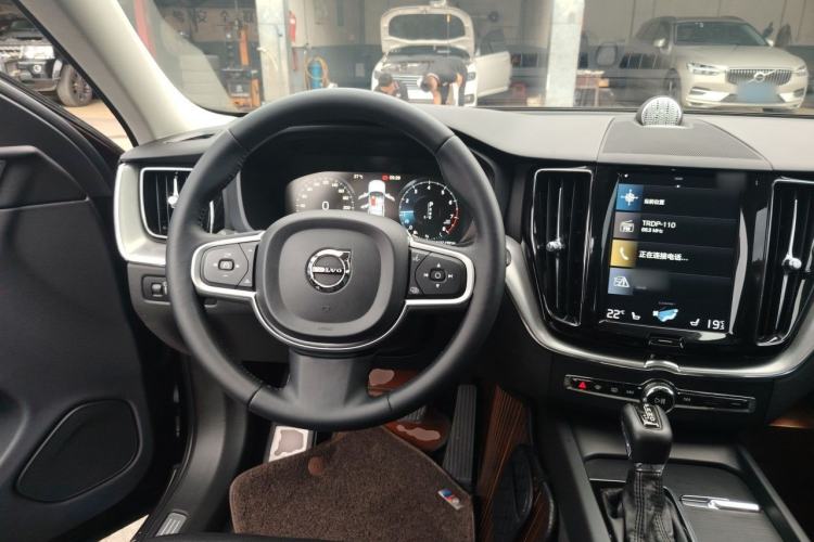 Used Volvo XC60 2019 T5 4x4 Smart Edition China V Standard Steering Wheel