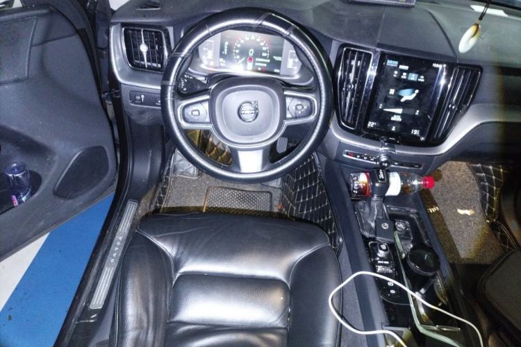 Used Volvo XC60 2019 T5 4x4 Smart Edition China VI Standard Steering Wheel