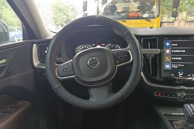 Used Volvo XC60 2019 T5 4x4 Smart Edition China V Standard Steering Wheel