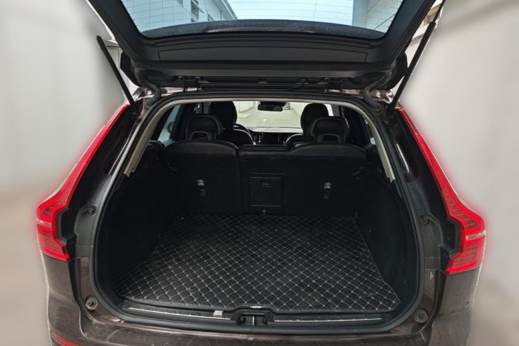 Used Volvo XC60 2019 T5 4x4 Smart Edition China V Standard Trunk
