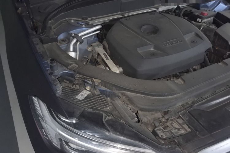 Used Volvo XC60 2019 T5 4x4 Smart & Dynamic Sport Edition China VI Standard Engine Bay Right