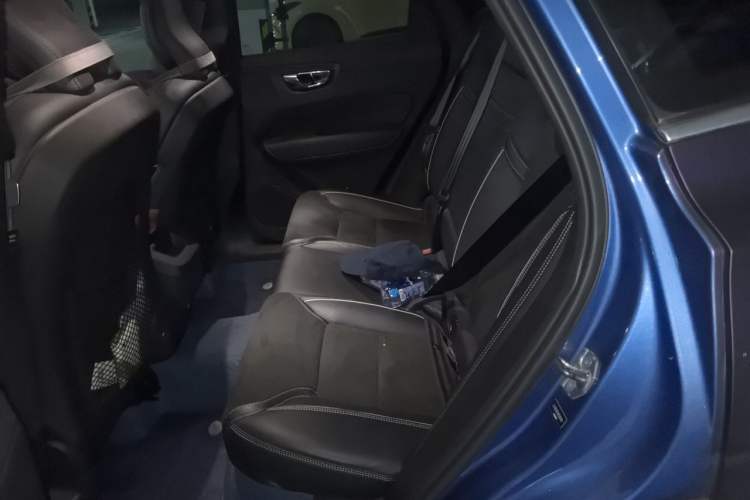 Used Volvo XC60 2019 T5 4x4 Smart & Dynamic Sport Edition China VI Standard Left Rear Seat