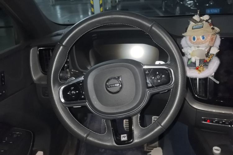 Used Volvo XC60 2019 T5 4x4 Smart & Dynamic Sport Edition China VI Standard Steering Wheel
