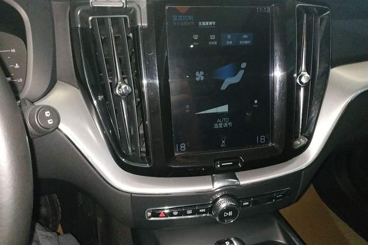 Used Volvo XC60 2019 T5 4x4 Smart Edition China V Standard Audio And AC Panel