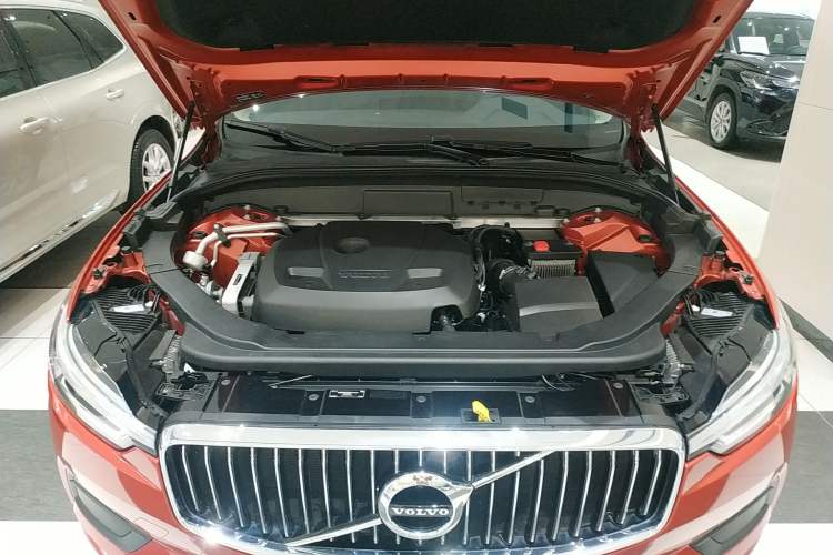 Used Volvo XC60 2019 T5 4x4 Smart Edition China V Standard Engine Bay