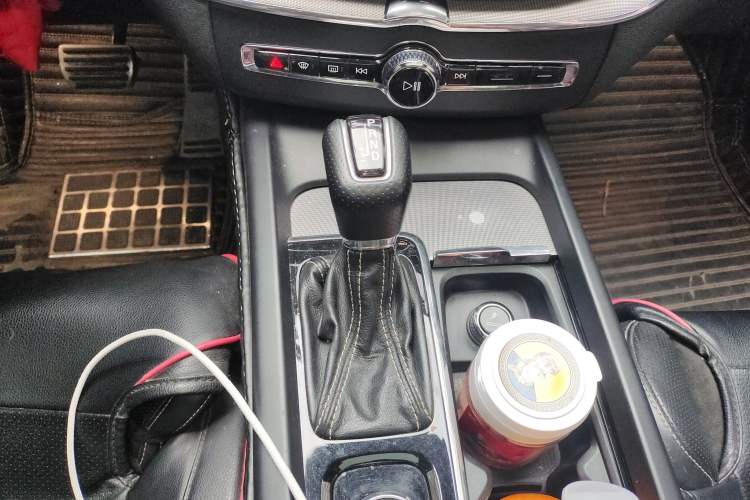 Used Volvo XC60 2019 T5 4x4 Zhiyuan Sport Edition China V Standard Gear Lever