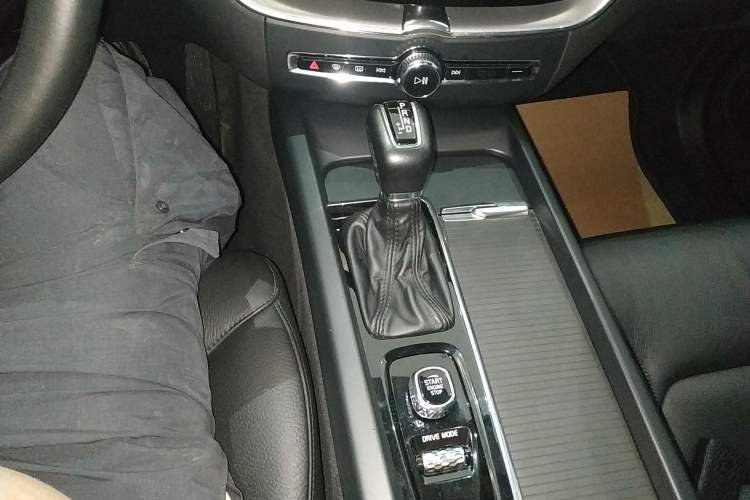 Used Volvo XC60 2019 T5 4x4 Smart Edition China V Standard Gear Lever