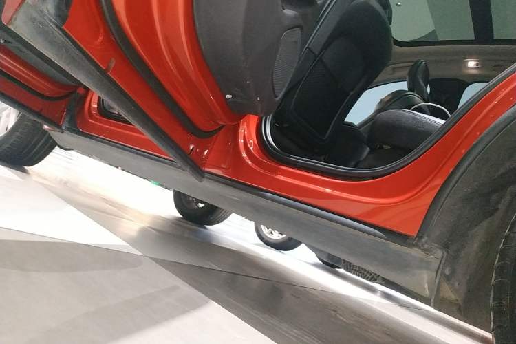 Used Volvo XC60 2019 T5 4x4 Smart Edition China V Standard Left Side Sill