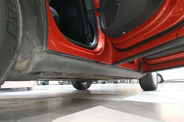 Used Volvo XC60 2019 T5 4x4 Smart Edition China V Standard Right Side Sill