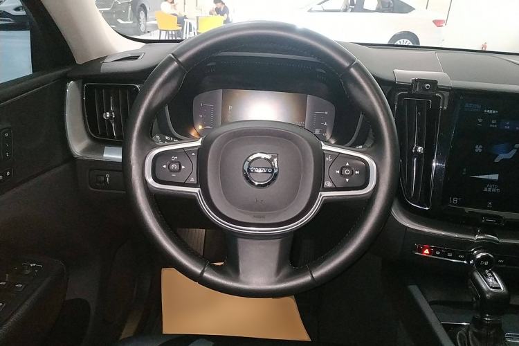 Used Volvo XC60 2019 T5 4x4 Smart Edition China V Standard Steering Wheel