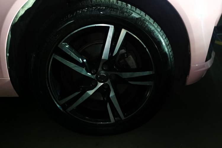 Used Volvo XC60 2019 T5 4x4 Smart & Dynamic Sport Edition China VI Standard Right Front Wheel Hub