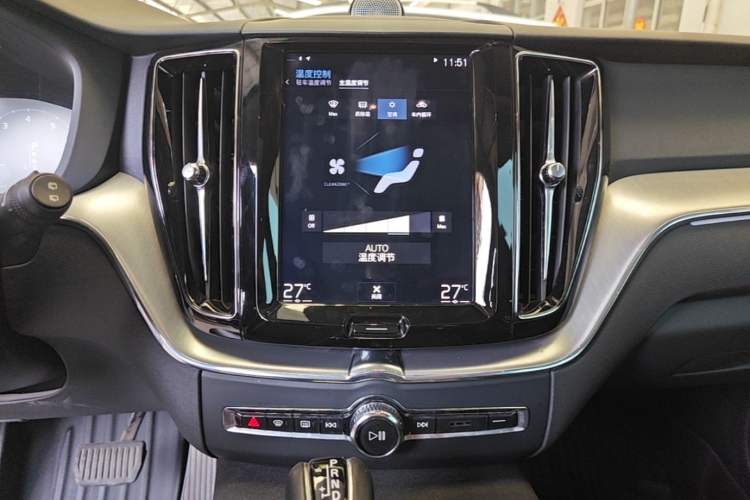 Used Volvo XC60 2019 T5 4x4 Smart Edition China VI Standard Audio And AC Panel