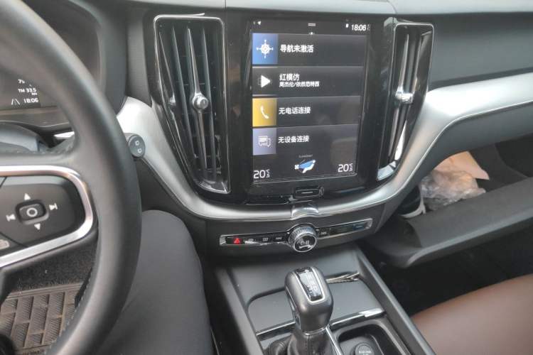 Used Volvo XC60 2019 T5 4x4 Smart Edition China VI Standard Audio And AC Panel