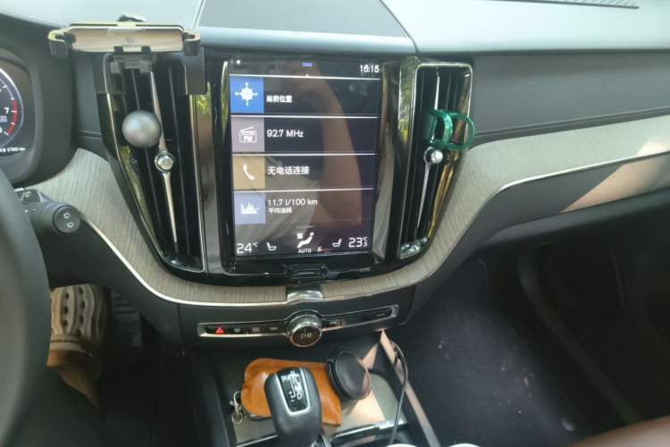 Used Volvo XC60 2019 T5 4x4 Smart Edition China V Standard Audio And AC Panel
