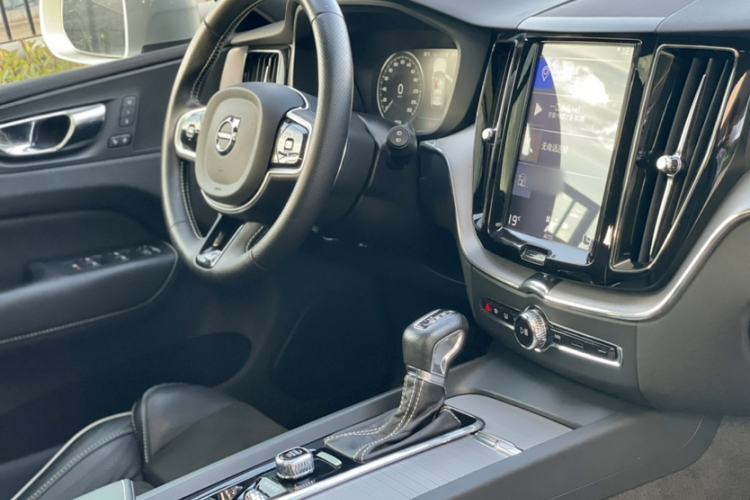 Used Volvo XC60 2019 T5 4x4 Zhiyuan Sport Edition China V Standard Audio And AC Panel