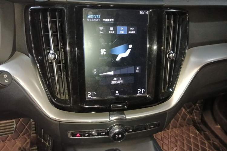 Used Volvo XC60 2019 T5 4x4 Smart Edition China V Standard Audio And AC Panel