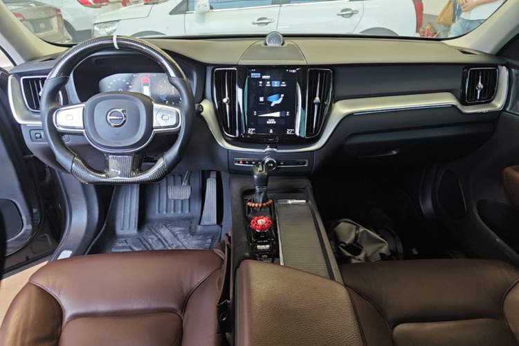 Used Volvo XC60 2019 T5 4x4 Smart Edition China VI Standard Center Console