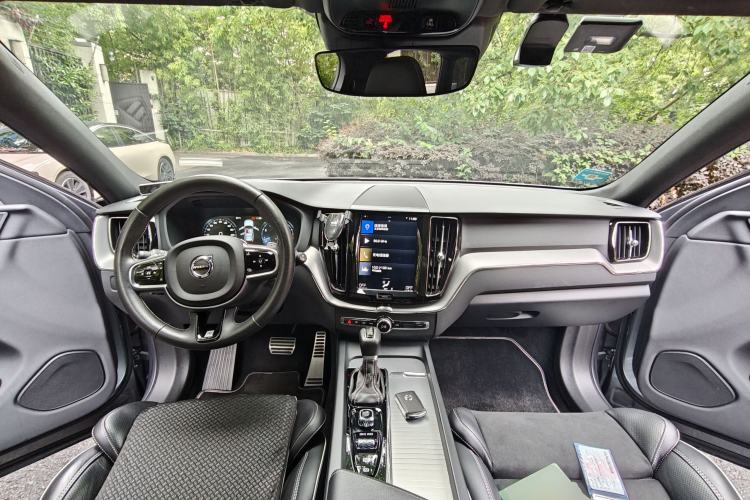 Used Volvo XC60 2019 T5 4x4 Zhiyuan Sport Edition China V Standard Center Console