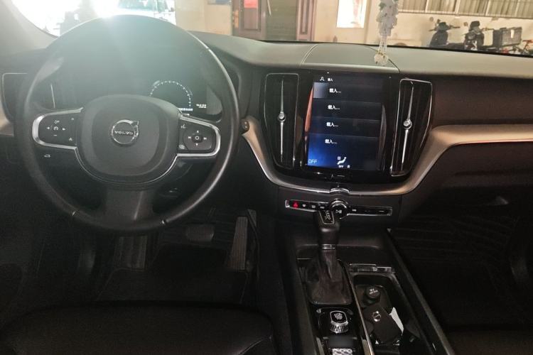 Used Volvo XC60 2019 T5 4x4 Smart Edition China VI Standard Center Console