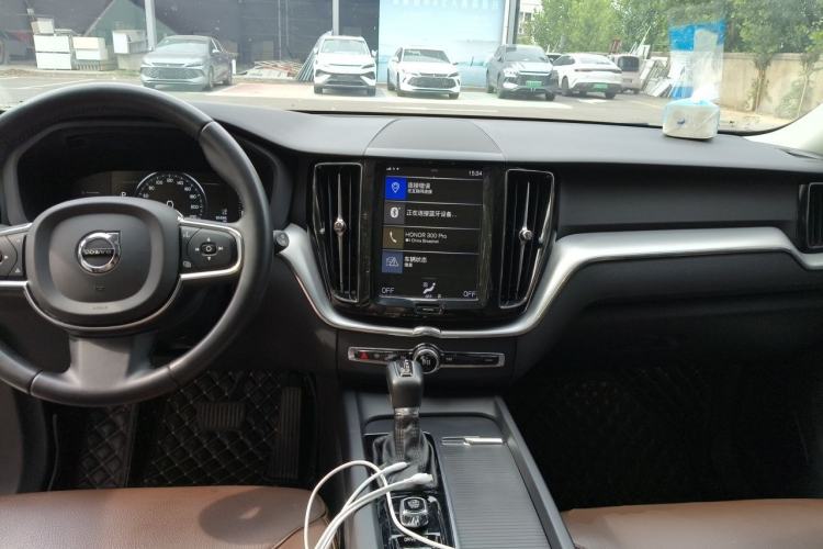 Used Volvo XC60 2019 T5 4x4 Smart Edition China VI Standard Center Console