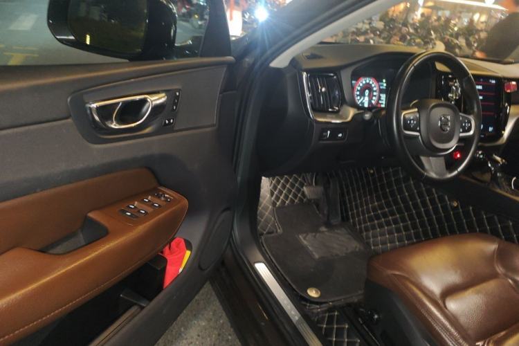 Used Volvo XC60 2019 T5 4x4 Smart Edition China V Standard Driver Seat