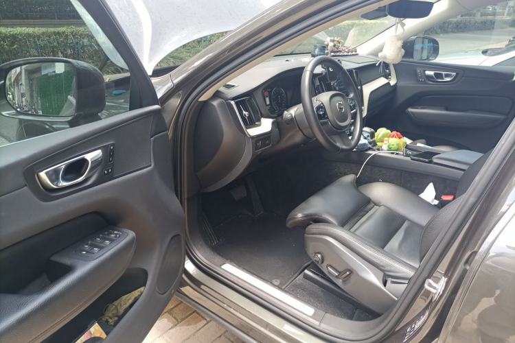 Used Volvo XC60 2019 T5 4x4 Smart & Dynamic Sport Edition China VI Standard Driver Seat
