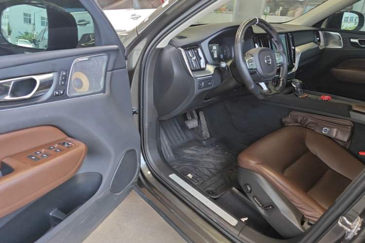 Used Volvo XC60 2019 T5 4x4 Smart Edition China VI Standard Driver Seat