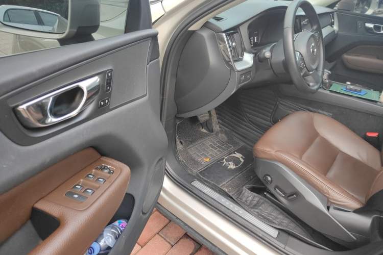 Used Volvo XC60 2019 T5 4x4 Smart Edition China VI Standard Driver Seat
