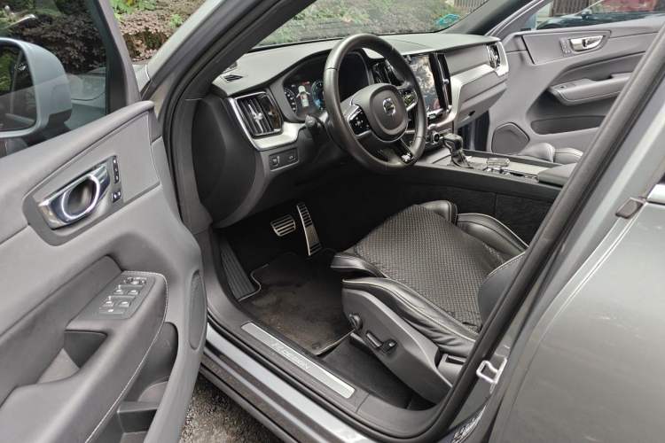 Used Volvo XC60 2019 T5 4x4 Zhiyuan Sport Edition China V Standard Driver Seat